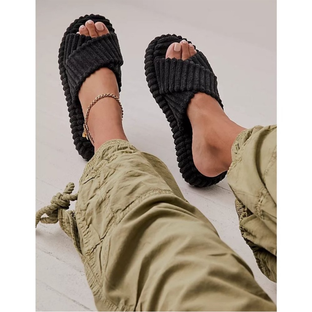 NWT Free People “Two Days In Ibiza” Black Terrycloth Sandals SIZE 8 - Picture 2 of 11